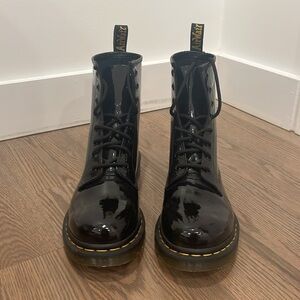 LIKE NEW Dr. Martens Jaden Boot in black